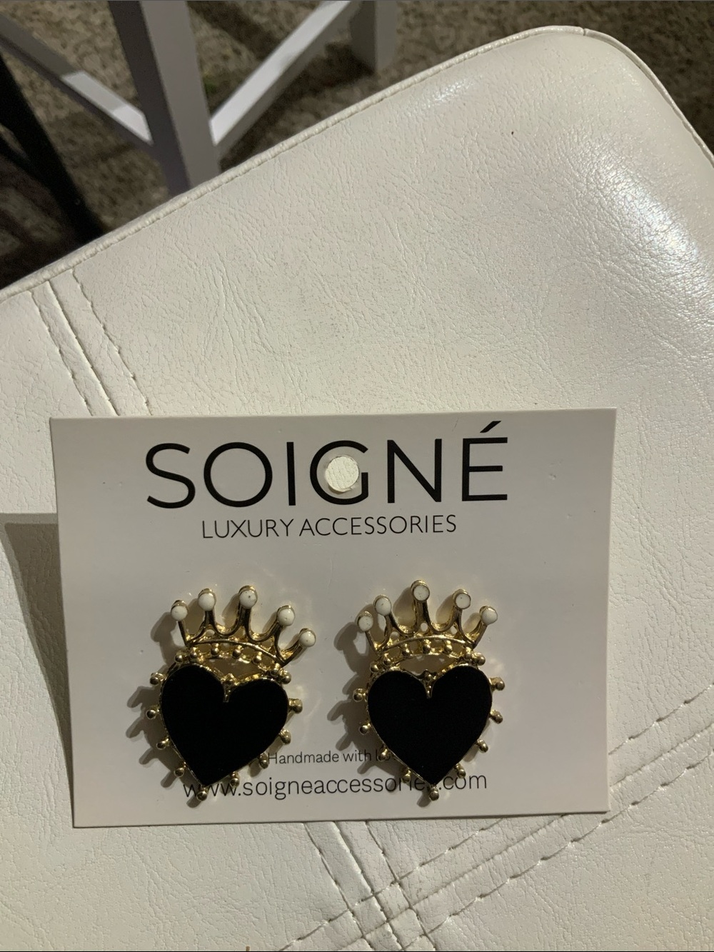Soigne luxury accessories gold, white and black